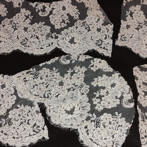 ALENCON CORDED LACE REMNANTS FROM WEDDING/FORMAL ATTIRE BLACK AND IVORY - Picture 6 of 7